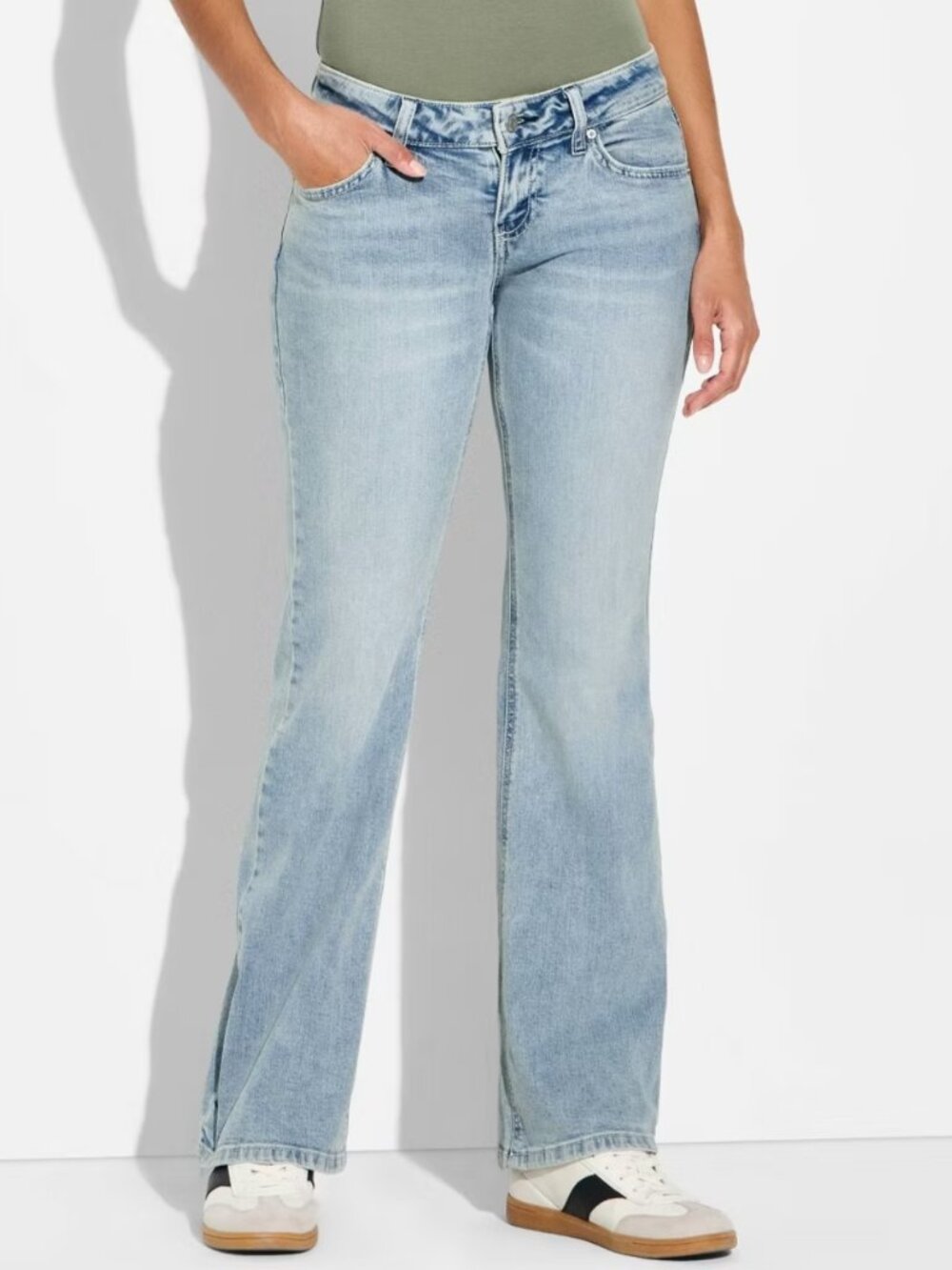 BABYBOOT LOW-RISE FLARE JEANS!